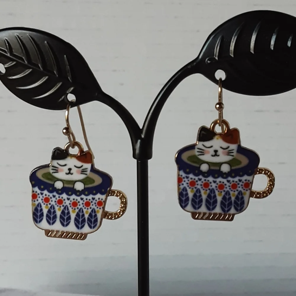 Handcrafted Cat In Tea Cup Pierced Dangle Earrings Blue - Picture 1 of 3